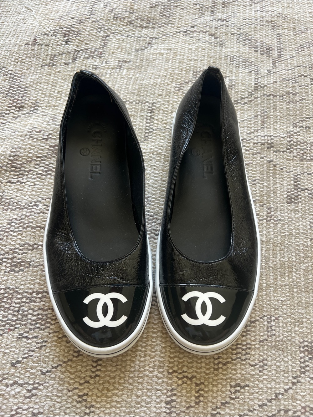 CHANEL Black and White CC Logo Leather Slip-On Flats